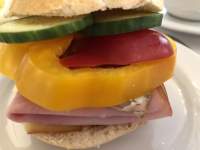 食べ物, サンドイッチ, スナック食品, 皿 が含まれている画像

自動的に生成された説明