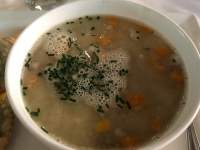スープ, ボウル, 食べ物, テーブル が含まれている画像

自動的に生成された説明