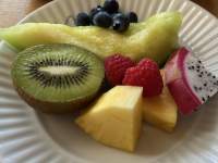 食べ物, 室内, 果物, テーブル が含まれている画像

自動的に生成された説明