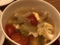 食べ物, ボウル, テーブル, スープ が含まれている画像

自動的に生成された説明