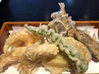 食べ物, テーブル, 室内, 天ぷら が含まれている画像

自動的に生成された説明