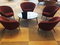 床, 椅子, 室内, テーブル が含まれている画像

自動的に生成された説明