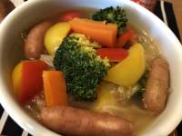 野菜と肉のスープ

自動的に生成された説明