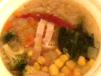 ボウルの中にあるスープ

自動的に生成された説明
