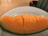 皿の上のオレンジ

自動的に生成された説明