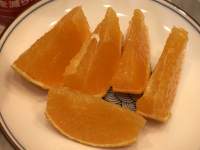 皿に盛られたオレンジ

中程度の精度で自動的に生成された説明