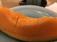 皿の上のオレンジ

自動的に生成された説明