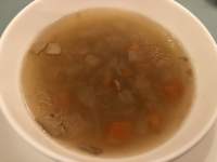 皿の上にあるスープ

自動的に生成された説明