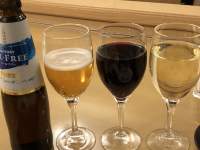 ワインとワイングラス

自動的に生成された説明