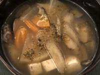 鍋の中のスープ

中程度の精度で自動的に生成された説明