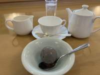 テーブル, カップ, コーヒー, 屋内 が含まれている画像

自動的に生成された説明