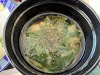 鍋の中の料理

低い精度で自動的に生成された説明