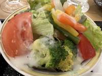 肉と野菜のサラダ

自動的に生成された説明