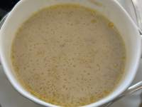 ボウルに入ったスープ

中程度の精度で自動的に生成された説明