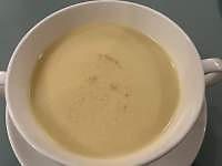 カップに入っているスープ

中程度の精度で自動的に生成された説明