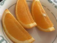 皿の上のオレンジとバナナ

中程度の精度で自動的に生成された説明