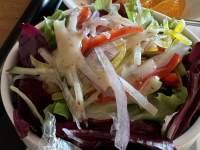 肉と野菜のサラダ

自動的に生成された説明
