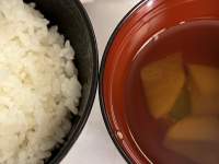 鍋の中のスープ

低い精度で自動的に生成された説明