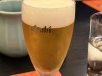 ビールの入ったグラス

自動的に生成された説明