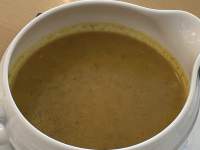 マグカップの中のスープ

低い精度で自動的に生成された説明