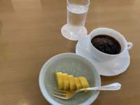 朝食とコーヒー

自動的に生成された説明