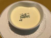 皿の上にあるスープ

低い精度で自動的に生成された説明