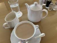 カップ, コーヒー, テーブル, 屋内 が含まれている画像

自動的に生成された説明