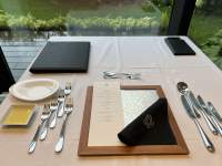 テーブル, ナイフ が含まれている画像

自動的に生成された説明