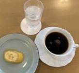 カップ, コーヒー, テーブル, 皿 が含まれている画像

自動的に生成された説明