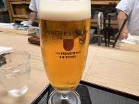 ビールの入ったグラス

自動的に生成された説明