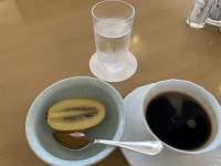 カップ, コーヒー, テーブル, 食品 が含まれている画像

自動的に生成された説明