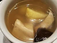 カップの中のスープ

低い精度で自動的に生成された説明