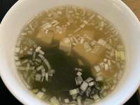 ボウルに入ったスープ

中程度の精度で自動的に生成された説明