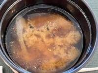 鍋の中の食べ物

中程度の精度で自動的に生成された説明