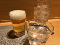 ビールの入ったグラス

中程度の精度で自動的に生成された説明