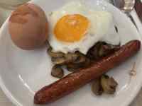 皿の上の食べ物
AI 生成コンテンツは誤りを含む可能性があります。