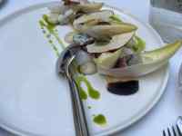 皿の上の食べ物
AI 生成コンテンツは誤りを含む可能性があります。