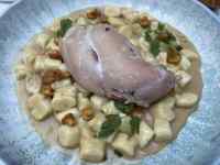 皿の上の料理
AI 生成コンテンツは誤りを含む可能性があります。