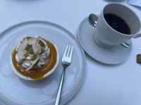 皿の上にあるコーヒー
AI 生成コンテンツは誤りを含む可能性があります。