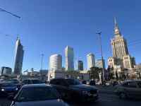 建物と車
AI 生成コンテンツは誤りを含む可能性があります。