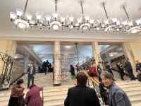 民衆, 立つ, グループ, テーブル が含まれている画像
AI 生成コンテンツは誤りを含む可能性があります。