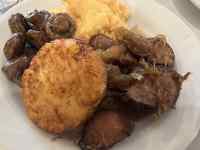 皿の上にある肉料理
AI 生成コンテンツは誤りを含む可能性があります。