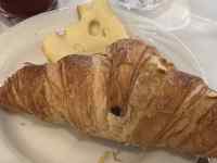 皿の上のパン
AI 生成コンテンツは誤りを含む可能性があります。