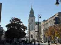 町の中の教会
AI 生成コンテンツは誤りを含む可能性があります。