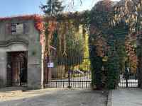 屋外, 建物, 立つ, ストリート が含まれている画像
AI 生成コンテンツは誤りを含む可能性があります。