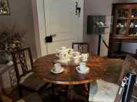 ダイニングルームの一角
AI 生成コンテンツは誤りを含む可能性があります。