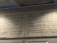 座る, 民衆, テーブル, 大きい が含まれている画像
AI 生成コンテンツは誤りを含む可能性があります。