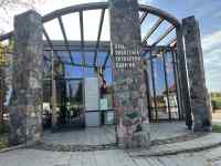 屋外, 建物, 歩道, 駐車 が含まれている画像
AI 生成コンテンツは誤りを含む可能性があります。