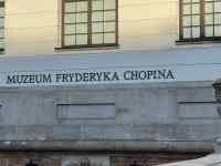 建物, 窓, 座る, ストリート が含まれている画像
AI 生成コンテンツは誤りを含む可能性があります。