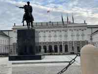 屋外, 建物, 水, 道路 が含まれている画像
AI 生成コンテンツは誤りを含む可能性があります。